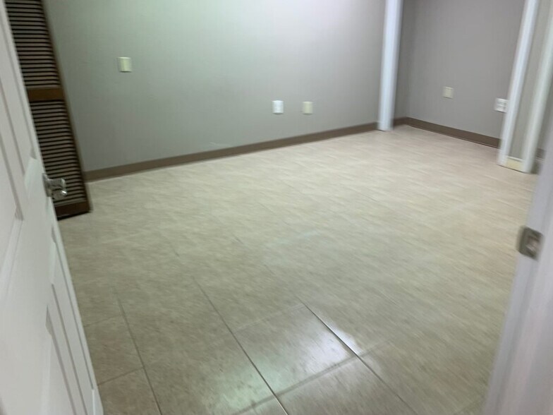 More Photos Of 5455 Spring Hill Dr, Spring Hill Office For Lease