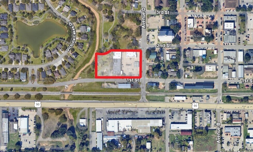 More Photos Of 811 Avenue D, Katy Storefront For Lease