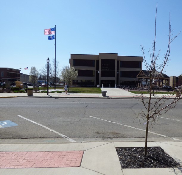 More Photos Of 107 N Main St, Monticello Storefront Retail Residential For Sale