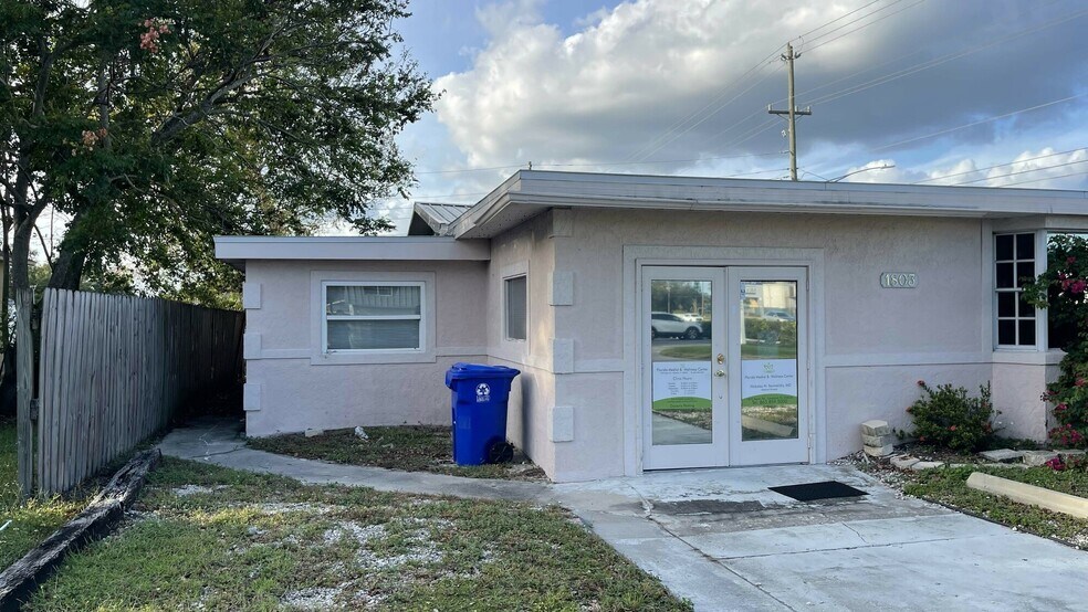 More Photos Of 1803 Salem Rd, Lakeland Medical For Sale