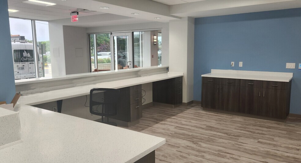 More Photos Of 160 Newtown Rd, Virginia Beach Office For Lease