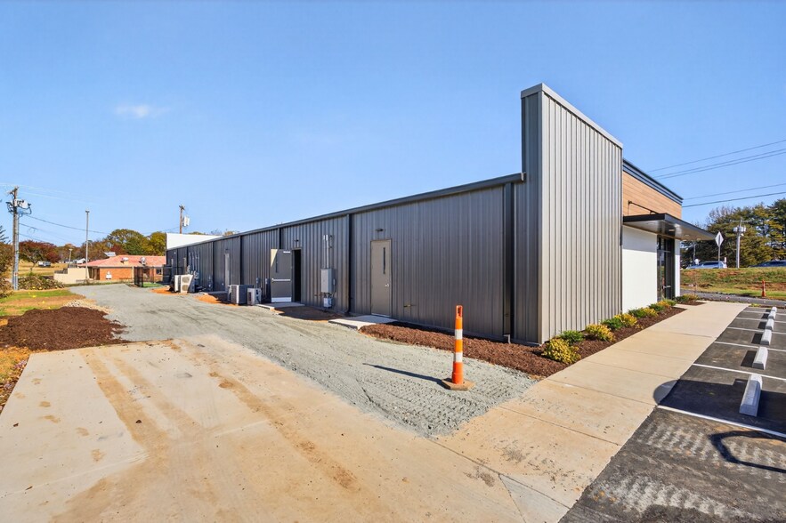 More Photos Of 201-229 Charlotte Hwy, Lyman Storefront For Lease