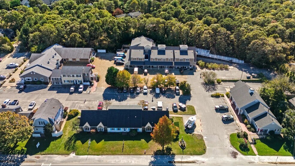 More Photos Of 1 Mariners Lndg, Edgartown Office For Sale