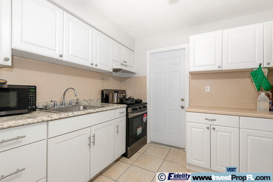 More Photos Of 404 NE 4th St, Pompano Beach Multifamily For Sale