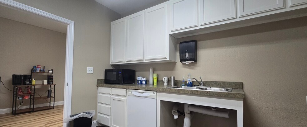 More Photos Of 1205 Bent Oaks Ct, Denton Office For Sale