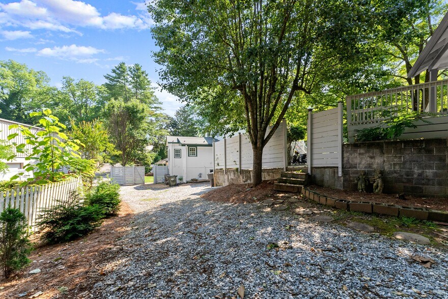 More Photos Of 168 W Main St, Dahlonega Hospitality For Sale