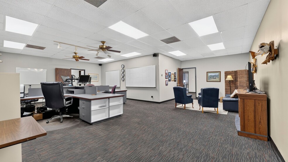 More Photos Of 16522-16536 Park Row, Houston Light Distribution For Sale
