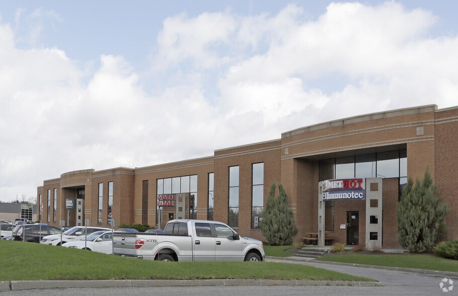More Photos Of 1060 Boul Michèle-Bohec, Blainville Light Distribution For Lease