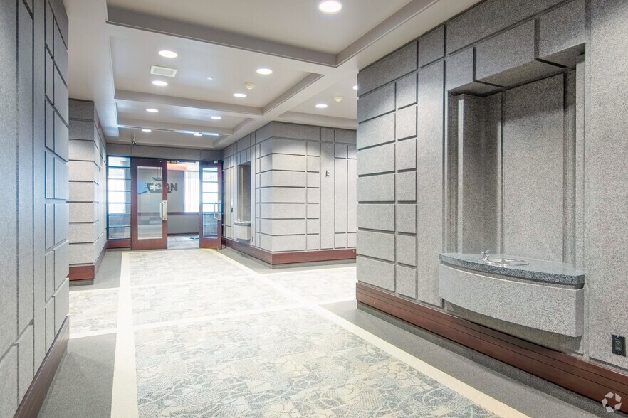 More Photos Of 4515 N River Blvd, Cedar Rapids Unknown For Lease