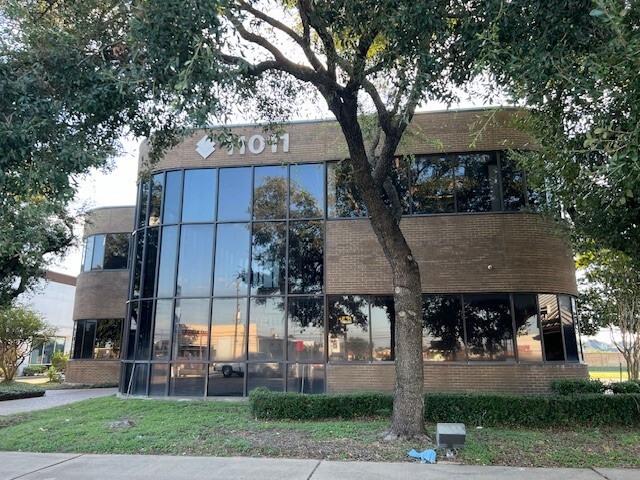 Primary Photo Of 11011 Jones Rd, Houston Office For Sale