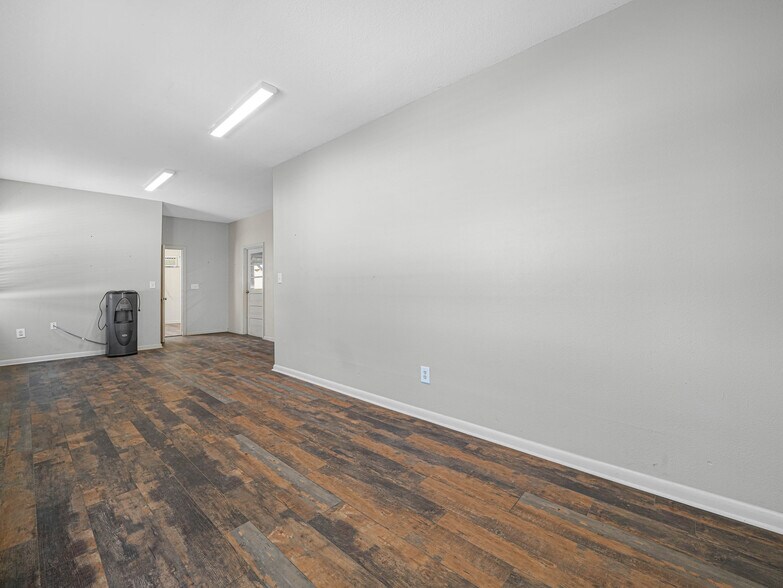 More Photos Of 16110 US 27, Lake Wales Light Distribution For Lease