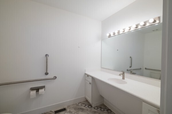 More Photos Of 410 Dinah Shore Blvd, Winchester Office Residential For Sale