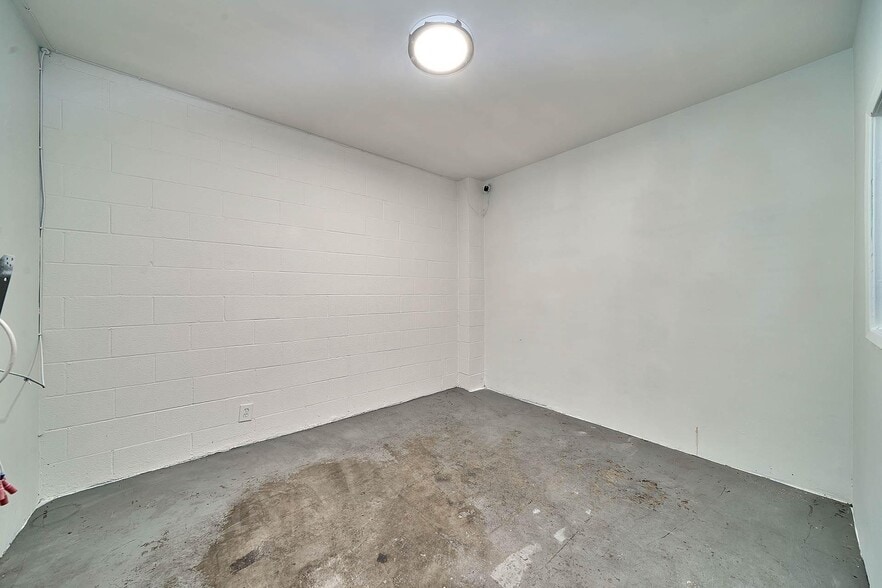 More Photos Of 1243 W Temple St, Los Angeles Warehouse For Lease
