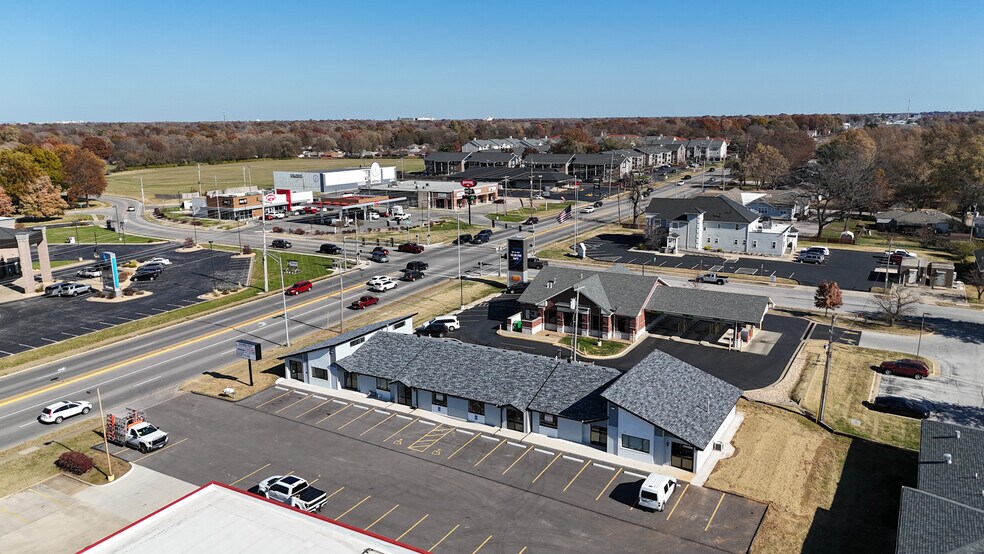 More Photos Of 1340 W Battlefield St, Springfield Office For Lease