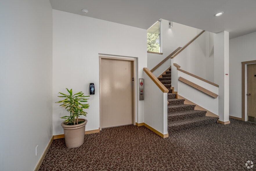 More Photos Of 31919 1st Ave S, Federal Way Office For Lease