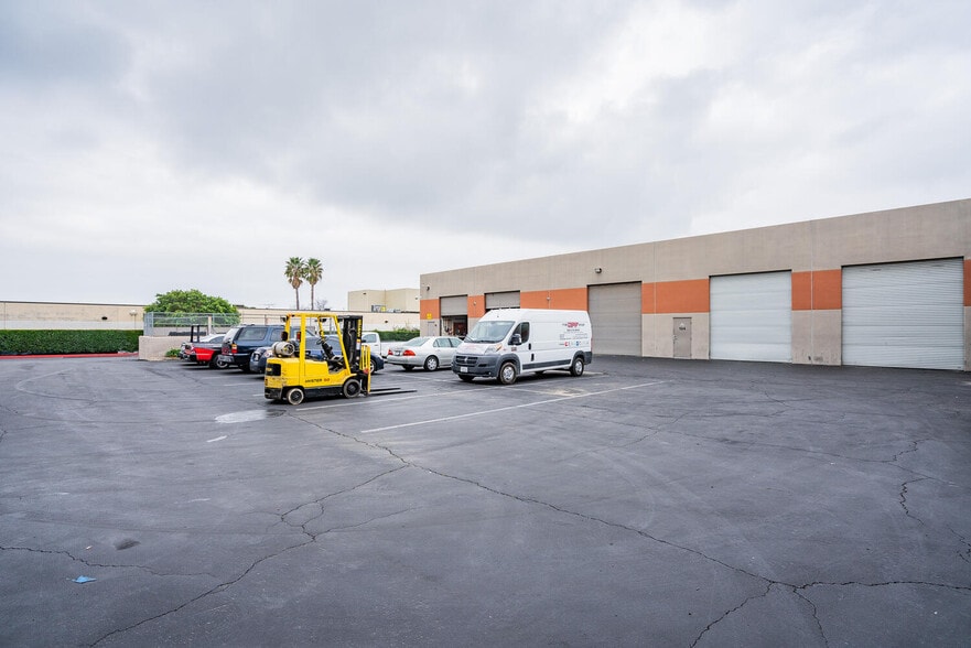 More Photos Of 1609 S Grove Ave, Ontario Warehouse For Lease