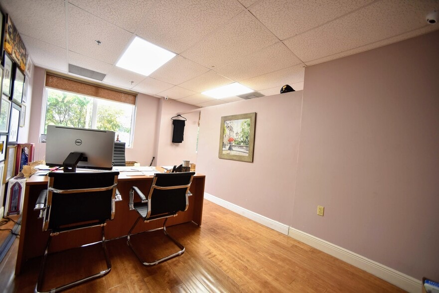 More Photos Of 14000-14046 NW 82nd Ave, Miami Lakes Light Distribution For Lease