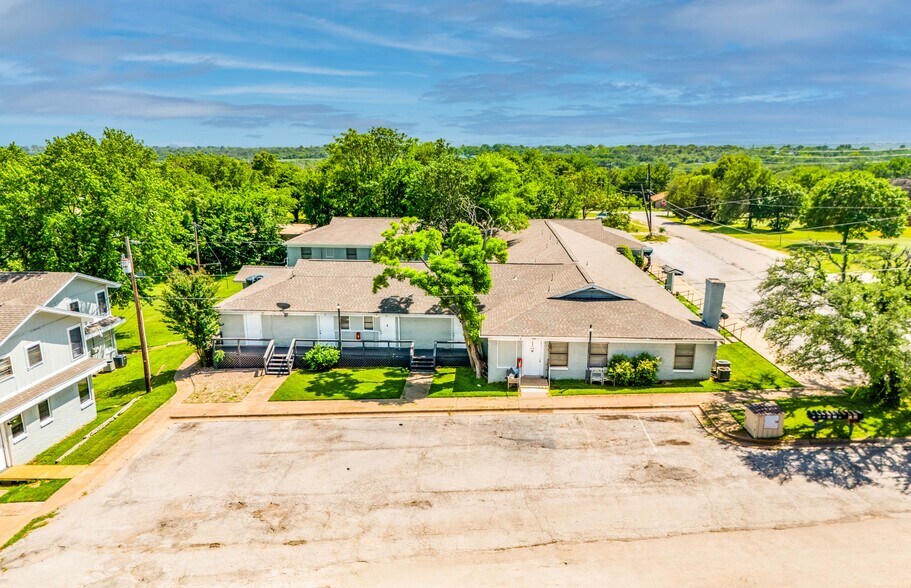 More Photos Of 2216 Marilyn St, Weatherford Apartments For Sale