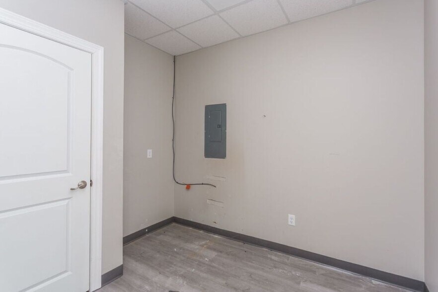 More Photos Of 36 Parkway Ln, Fishersville Storefront Retail Office For Lease