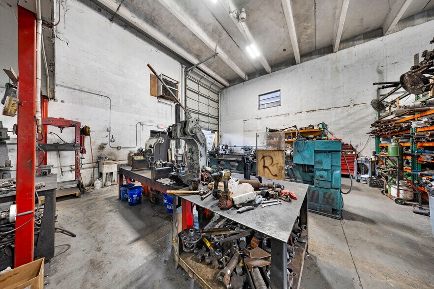 More Photos Of 8125 NW 93rd St, Miami Warehouse For Sale