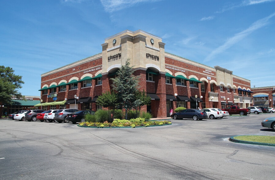 Primary Photo Of 3770 W Robinson St, Norman Unknown For Lease
