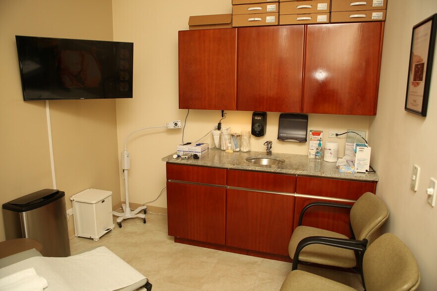 More Photos Of 58 E Walton St, Chicago Storefront Retail Office For Lease