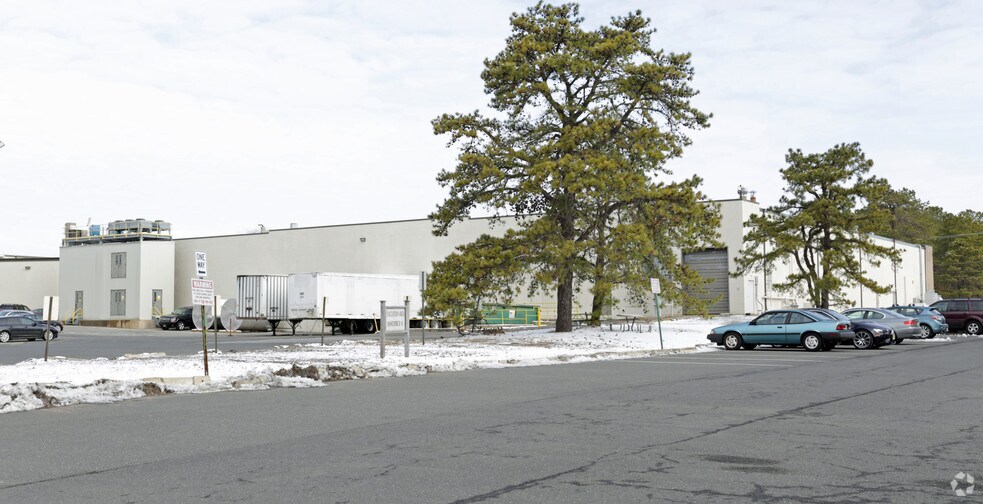 More Photos Of 1710 Oak St, Lakewood Warehouse For Lease
