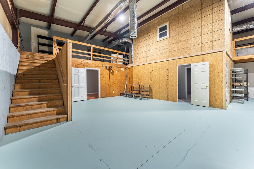 More Photos Of 160 Oldham Dr, Bella Vista Light Distribution For Sale