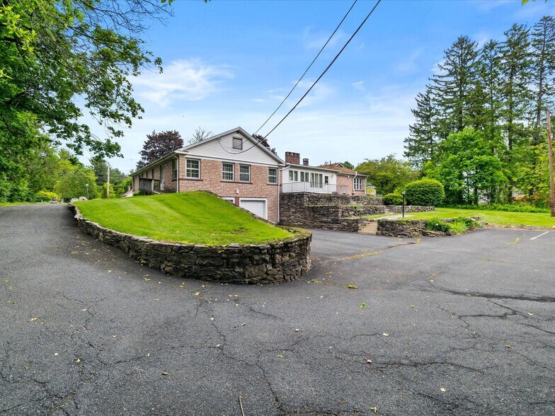 More Photos Of 1830 Route 209, Brodheadsville Office For Sale