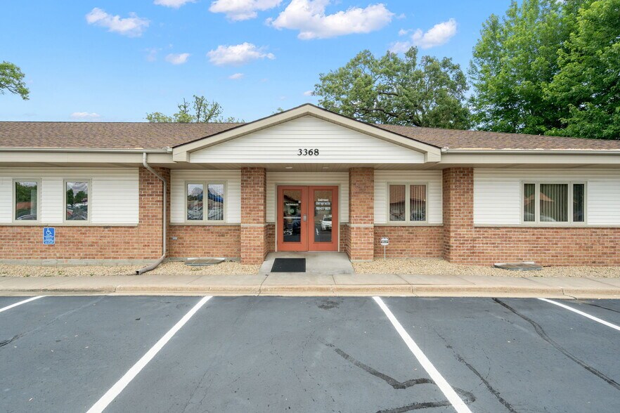 More Photos Of 3366-3368 NW Bunker Lake Blvd, Andover Medical For Sale