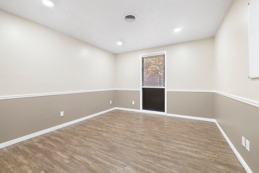 More Photos Of 1190 Lincoln Rd, Idaho Falls Office For Sale