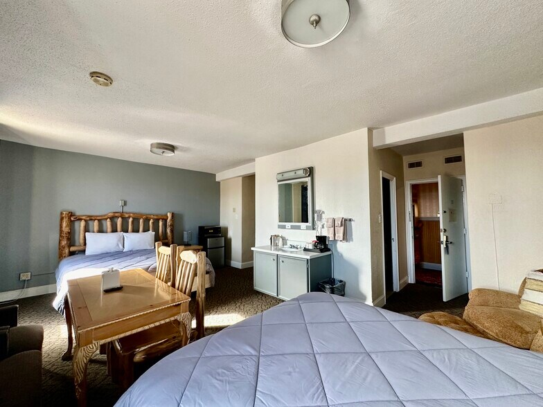 More Photos Of 925 1st Ave, Monte Vista Hotel For Sale