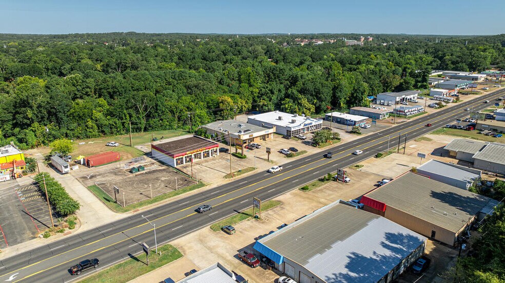 More Photos Of 711 N University Dr, Nacogdoches General Retail For Sale