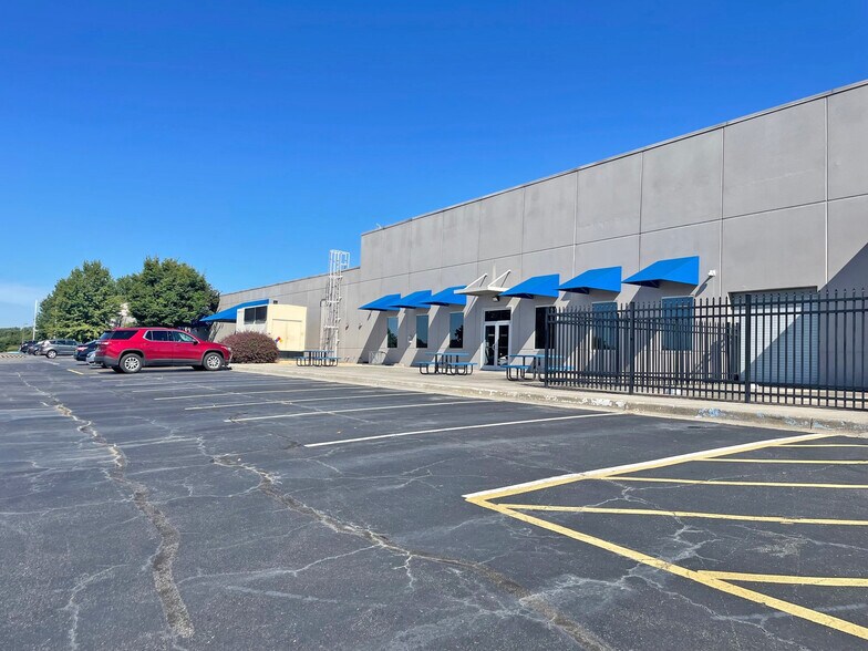 More Photos Of 400 Diamond Dr NW, Huntsville Flex For Lease