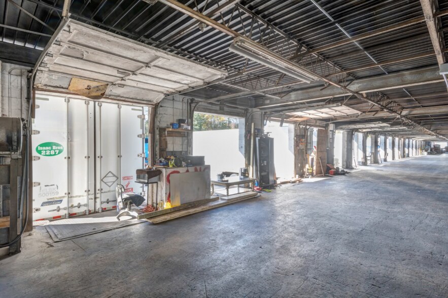 More Photos Of 1140 S River Industrial Blvd SE, Atlanta Truck Terminal For Sale