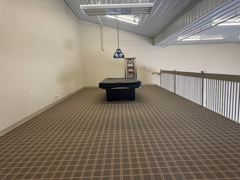 More Photos Of 2256 Ferry Rd, Naperville Flex For Sale