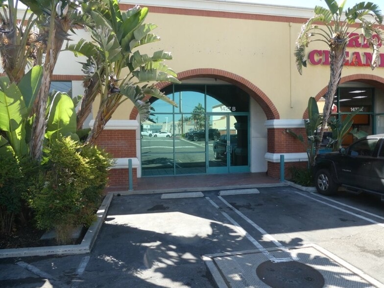 More Photos Of 1427 W Glenoaks Blvd, Glendale General Retail For Lease