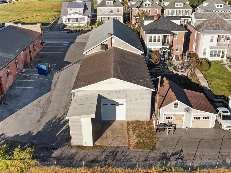 More Photos Of 128 W 3rd St, Waynesboro Freestanding For Sale