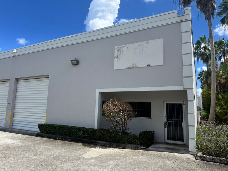 More Photos Of 10855 NW 29th St, Doral Light Manufacturing For Lease