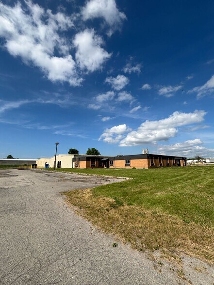 More Photos Of 6050 Don Murie St, Niagara Falls Warehouse For Lease