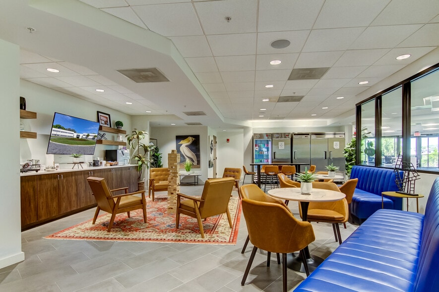 More Photos Of 3802 Coconut Palm Dr, Tampa Office Residential For Lease