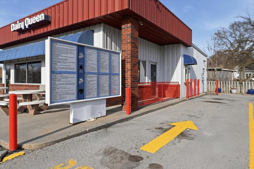 More Photos Of 309 US-6 Hwy, Oakland Fast Food For Sale