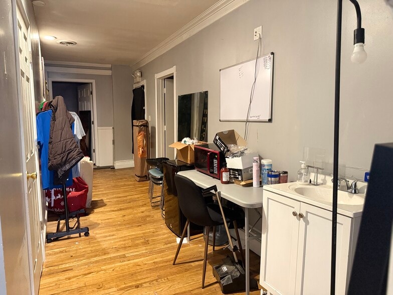 More Photos Of 923 Commercial St, Conyers Storefront For Sale