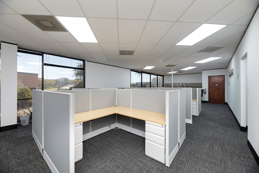 More Photos Of 1610 Corporate Ct, Irving Office For Lease