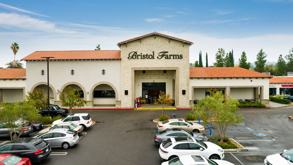 Primary Photo Of 23331-23391 Mulholland Dr, Woodland Hills General Retail For Lease