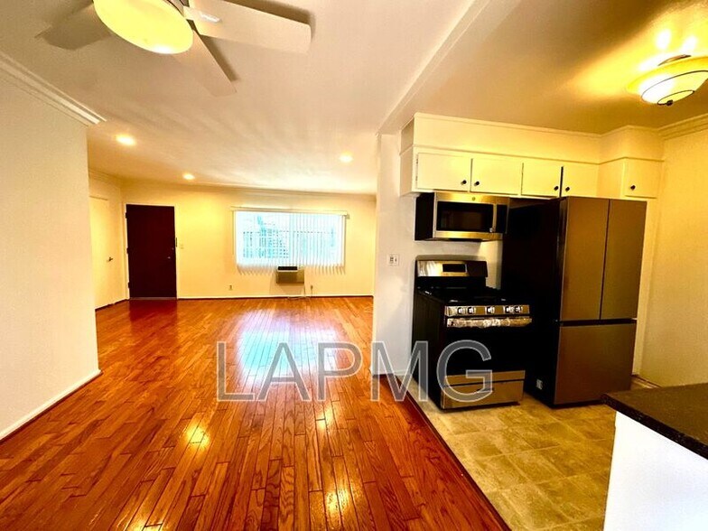 More Photos Of 8130 Norton Ave, West Hollywood Apartments For Sale