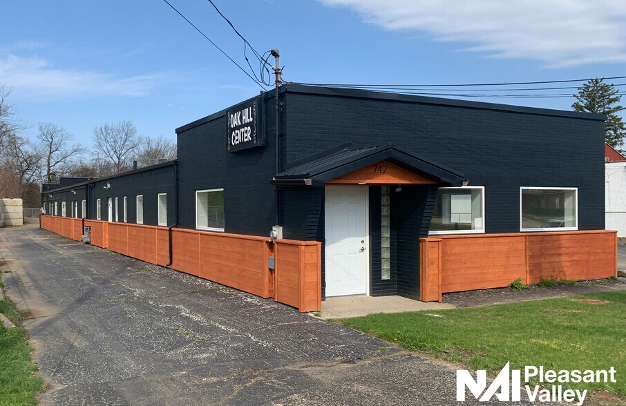 More Photos Of 738-746 Canton Rd, Akron Office For Sale