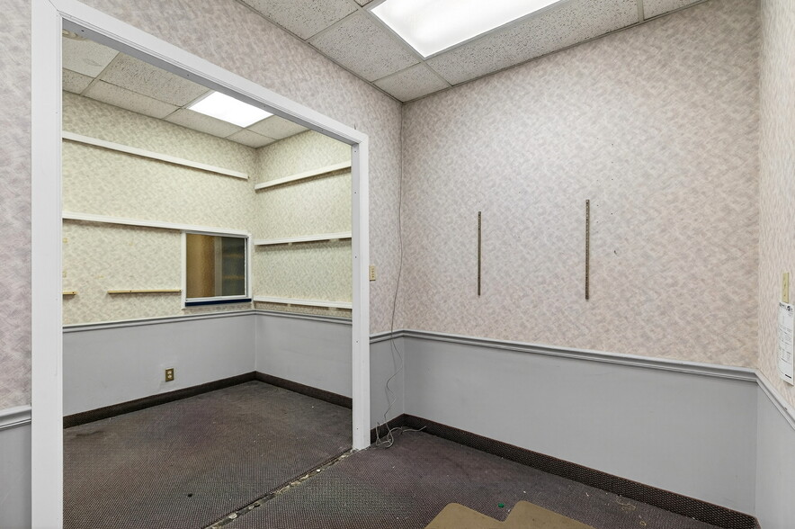 More Photos Of 4127-4141 Mayfield Rd, South Euclid Office For Sale