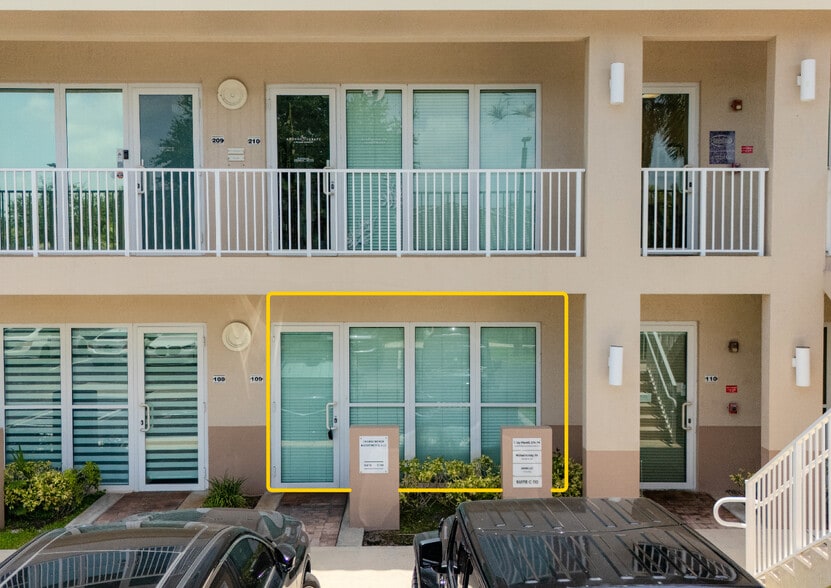 More Photos Of 5220 S University Dr, Davie Office For Sale