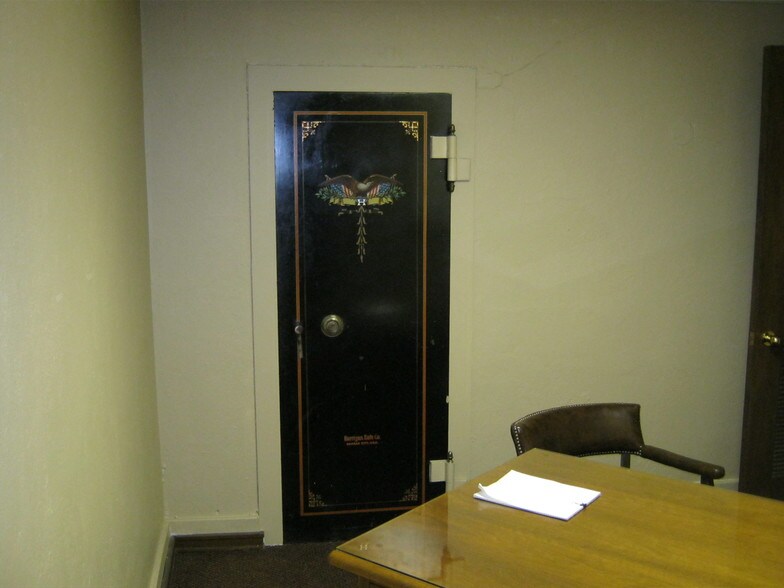More Photos Of 922 Oak St, Kansas City Office For Sale